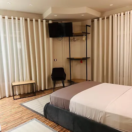 דירה Apartment83 *